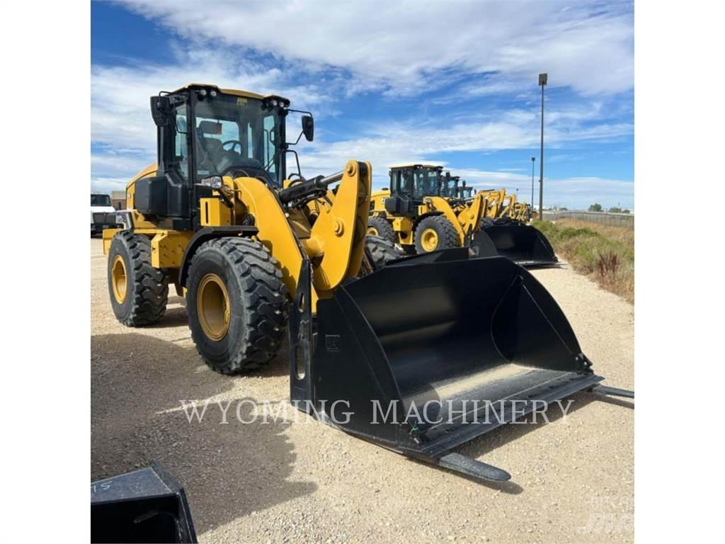 CAT 930 Iekrāvēji uz riteņiem
