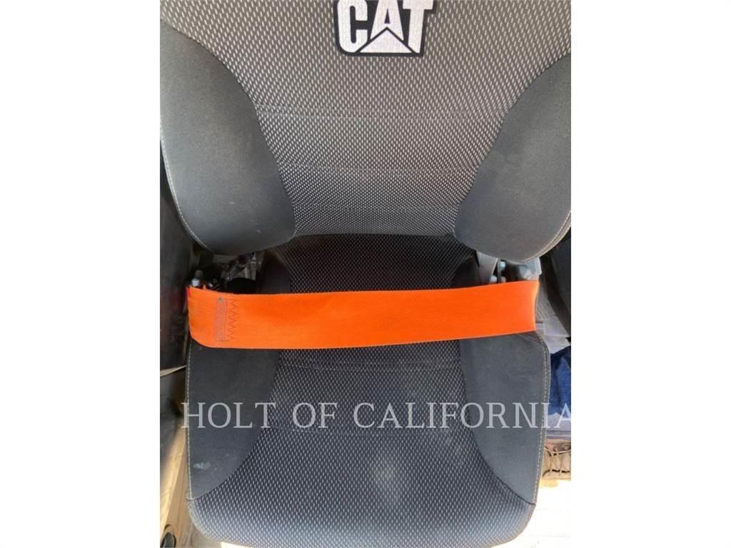 CAT 930 Iekrāvēji uz riteņiem