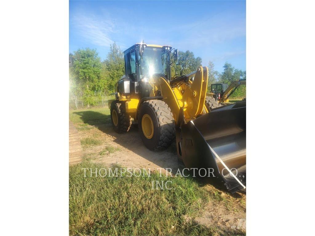 CAT 930 Iekrāvēji uz riteņiem