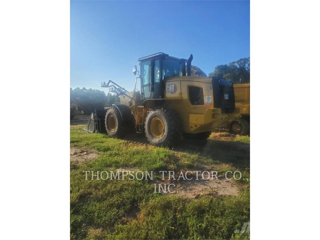 CAT 930 Iekrāvēji uz riteņiem
