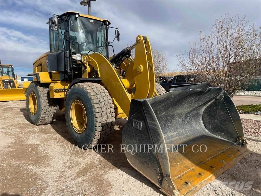 CAT 930M Iekrāvēji uz riteņiem