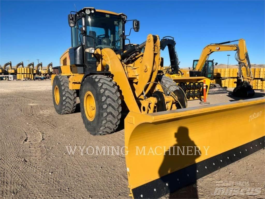 CAT 930M Iekrāvēji uz riteņiem