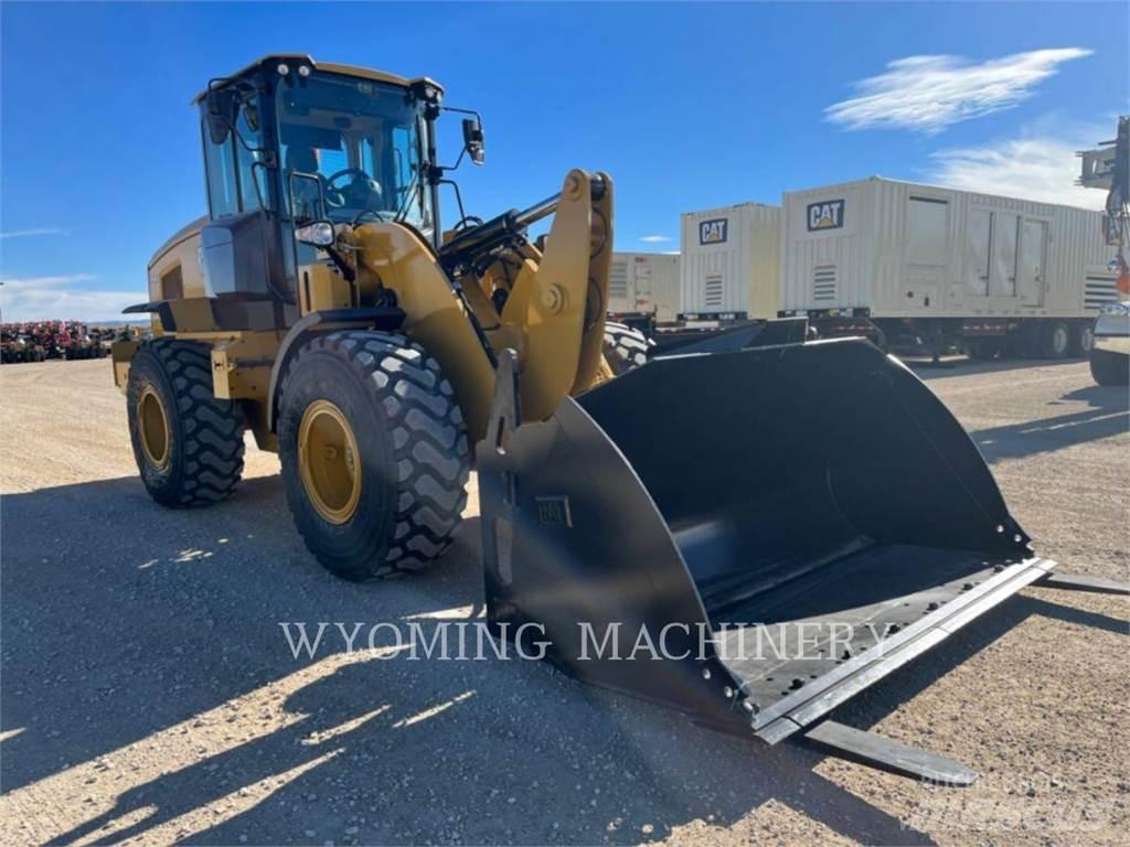 CAT 930M Iekrāvēji uz riteņiem