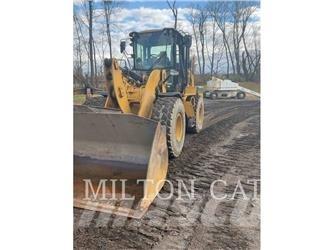 CAT 930M Iekrāvēji uz riteņiem