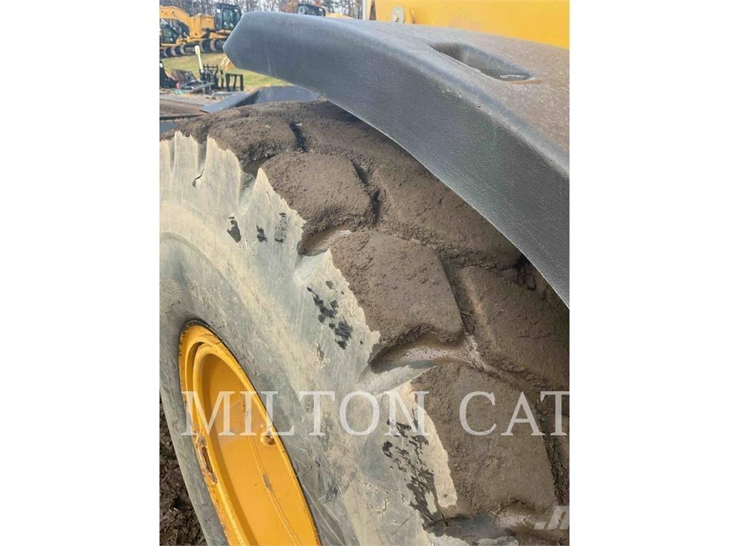 CAT 930M Iekrāvēji uz riteņiem