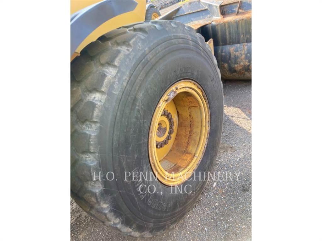 CAT 930M Iekrāvēji uz riteņiem