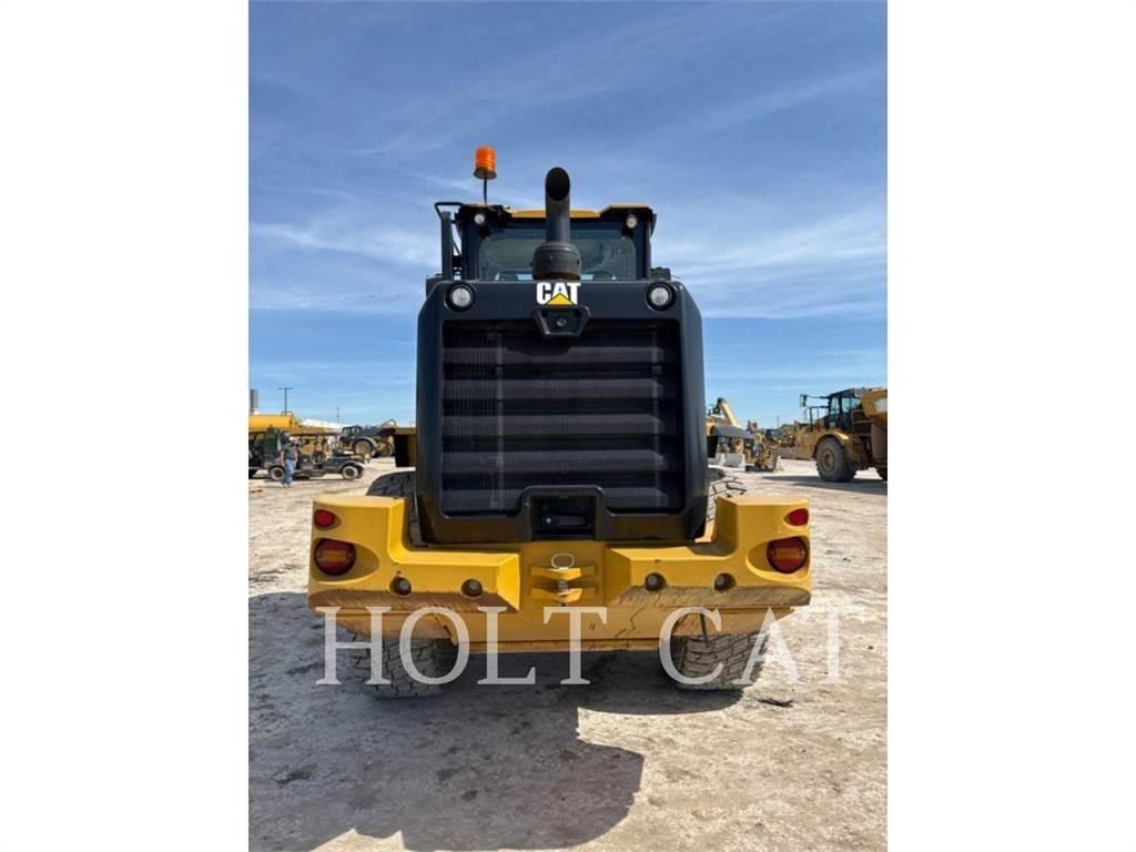 CAT 930M Iekrāvēji uz riteņiem