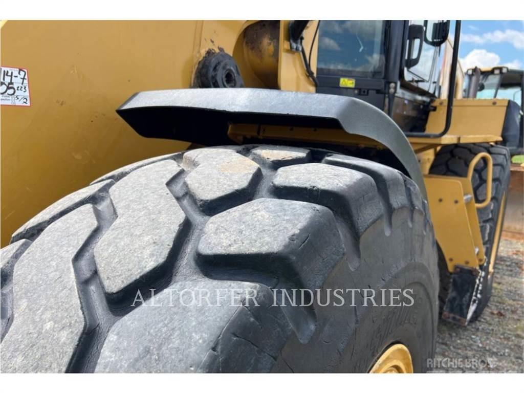 CAT 930M Iekrāvēji uz riteņiem