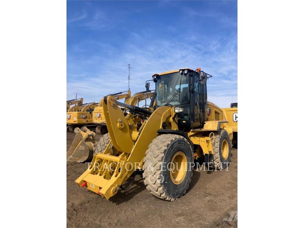 CAT 930M Iekrāvēji uz riteņiem