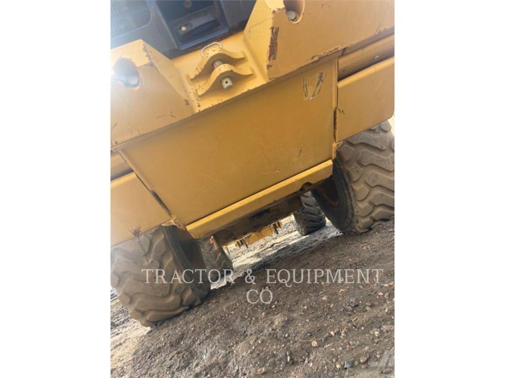 CAT 930M Iekrāvēji uz riteņiem