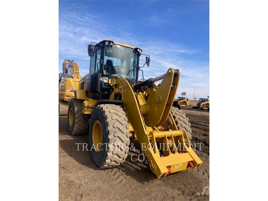 CAT 930M Iekrāvēji uz riteņiem