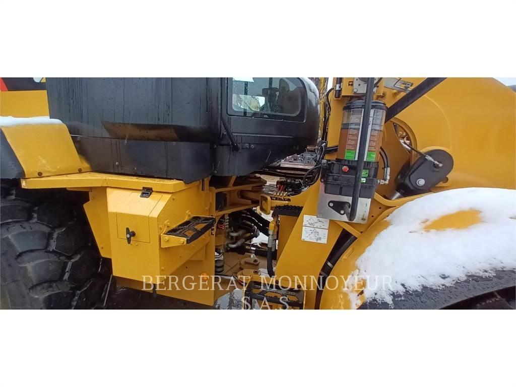 CAT 930M Iekrāvēji uz riteņiem