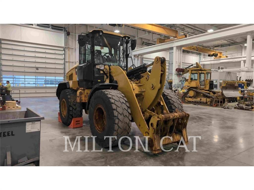 CAT 930M Iekrāvēji uz riteņiem