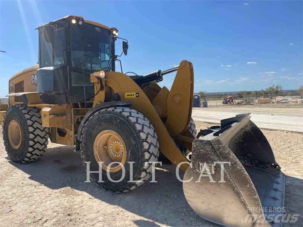 CAT 930M Iekrāvēji uz riteņiem