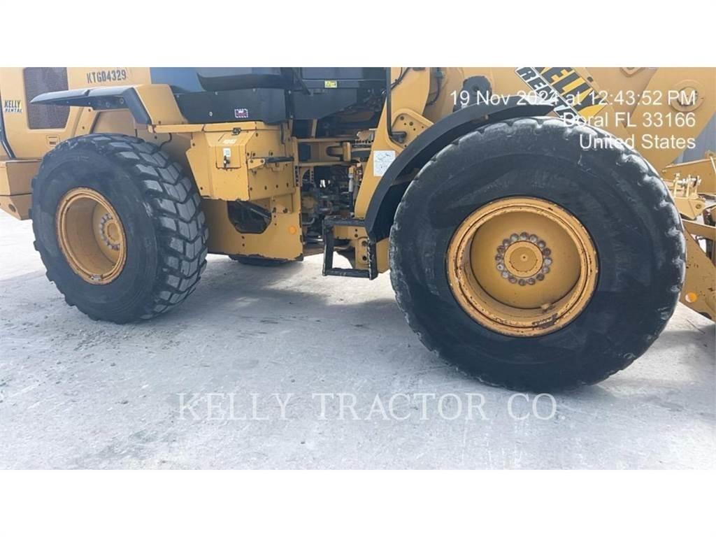 CAT 930M Iekrāvēji uz riteņiem