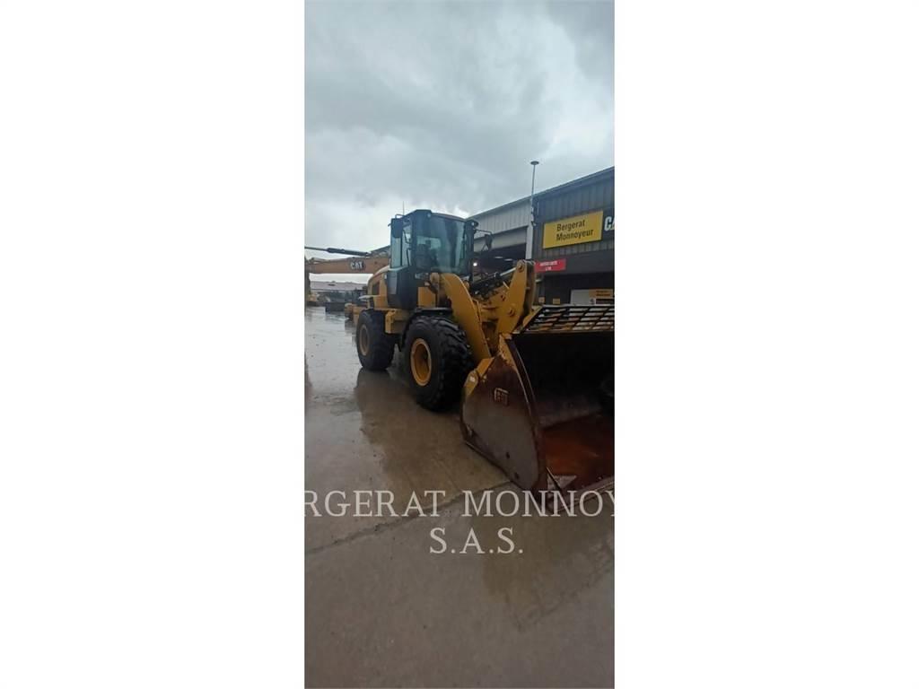 CAT 930M Iekrāvēji uz riteņiem