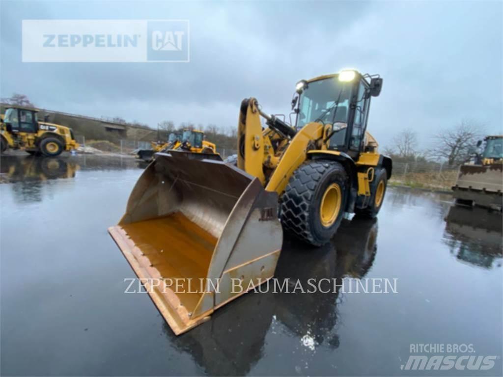 CAT 930M Iekrāvēji uz riteņiem