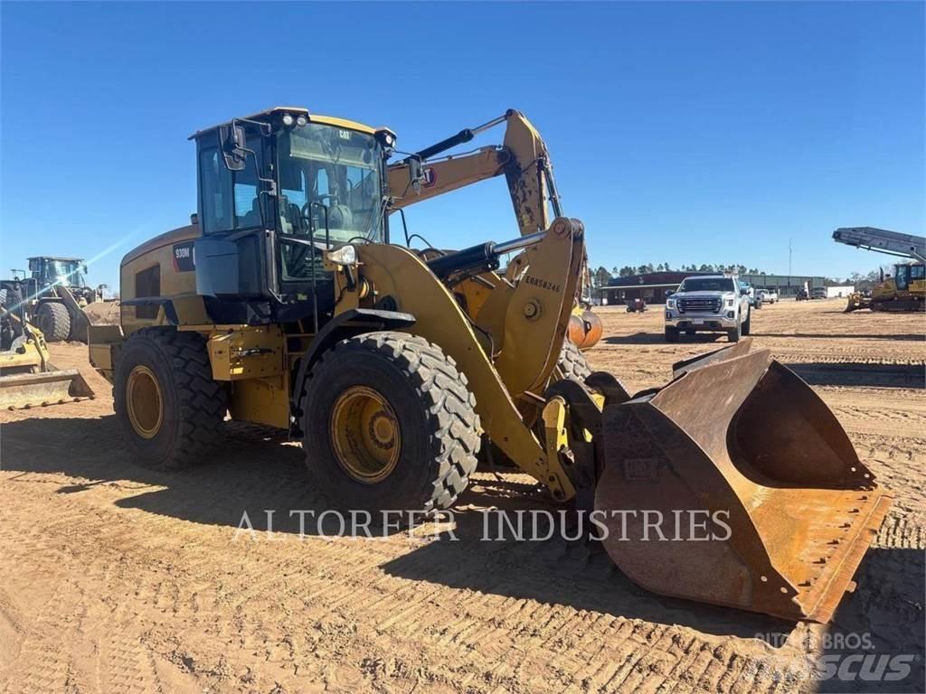 CAT 930M Iekrāvēji uz riteņiem
