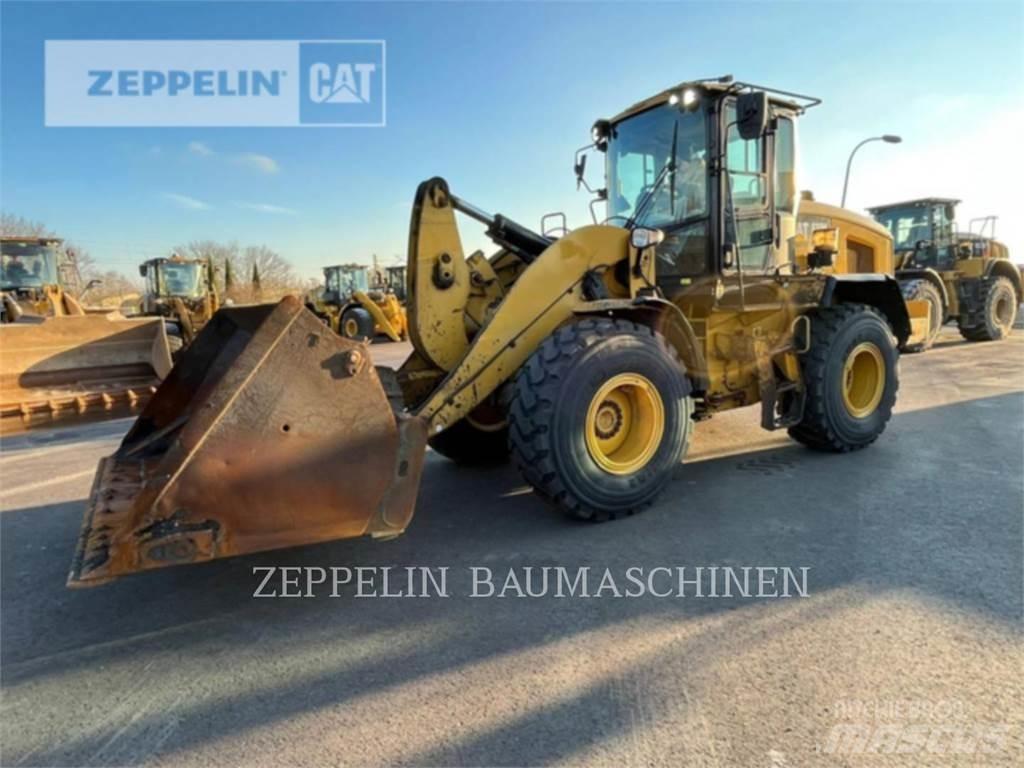 CAT 930M Iekrāvēji uz riteņiem