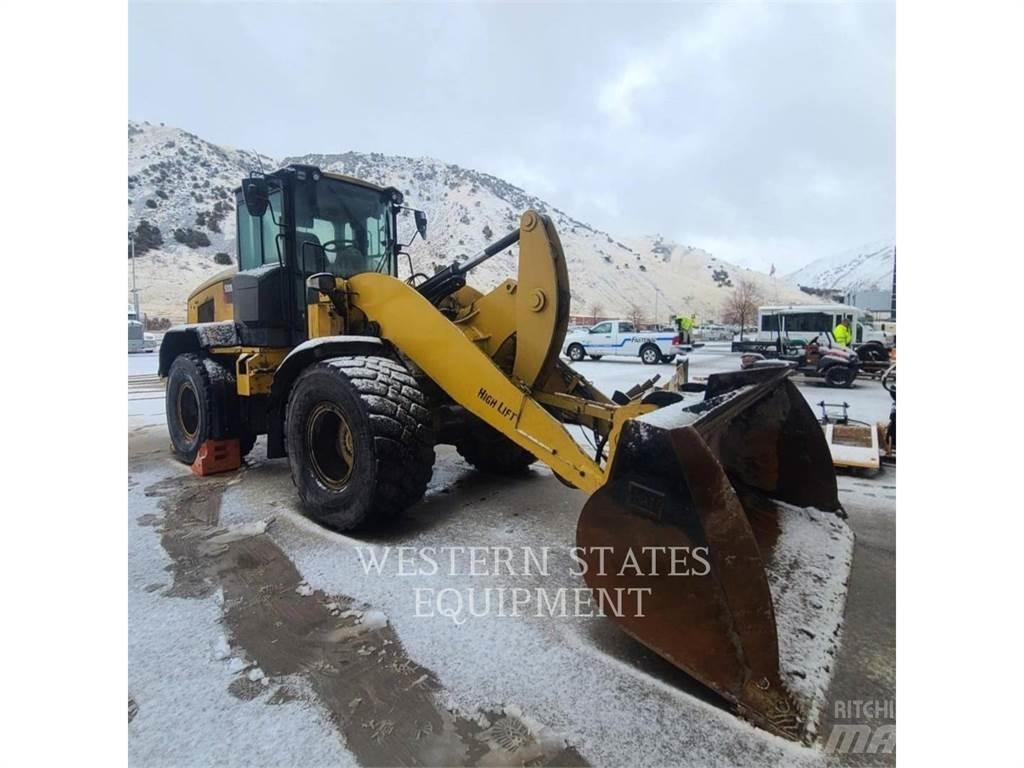 CAT 930M Iekrāvēji uz riteņiem