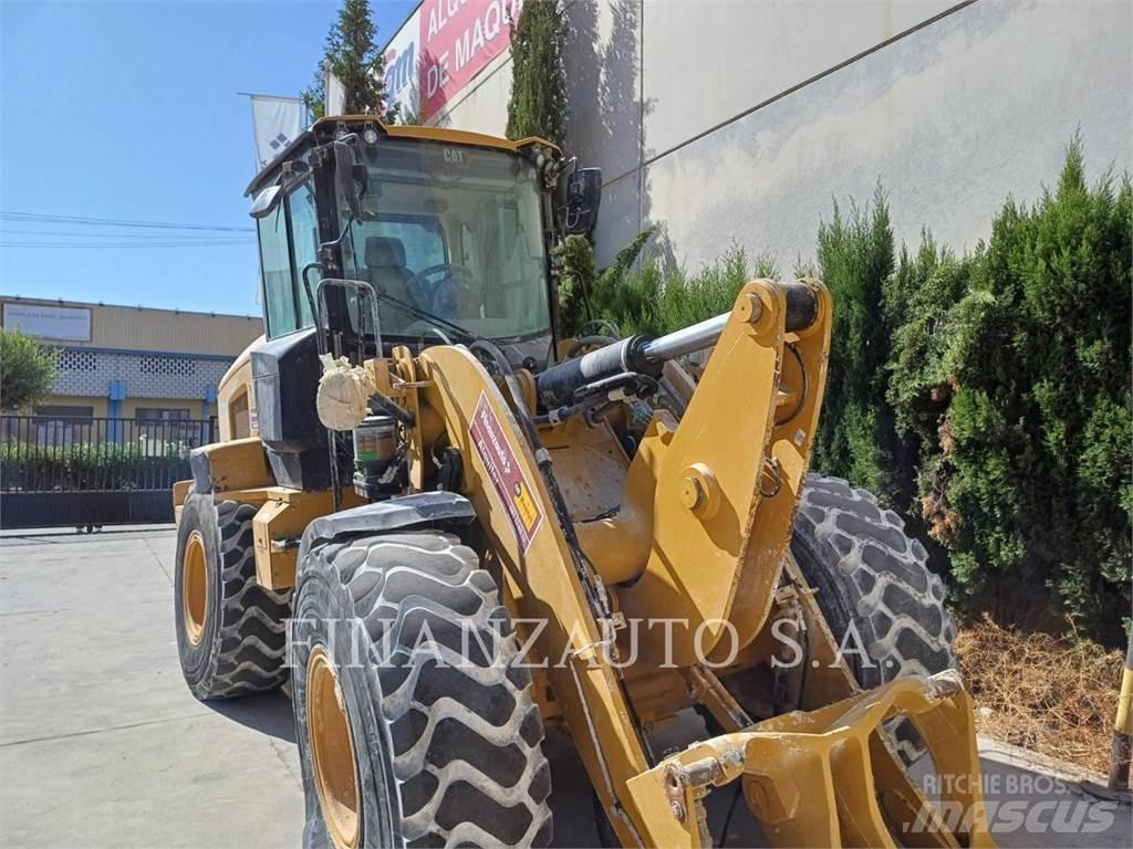 CAT 930M Iekrāvēji uz riteņiem