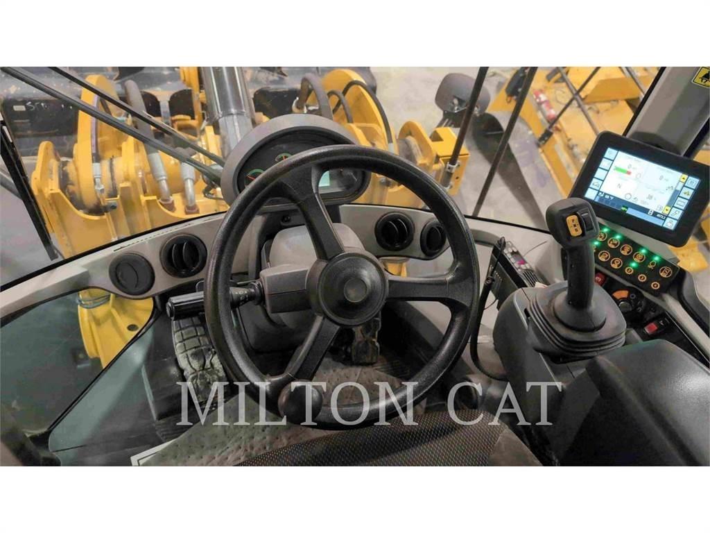 CAT 930M Iekrāvēji uz riteņiem