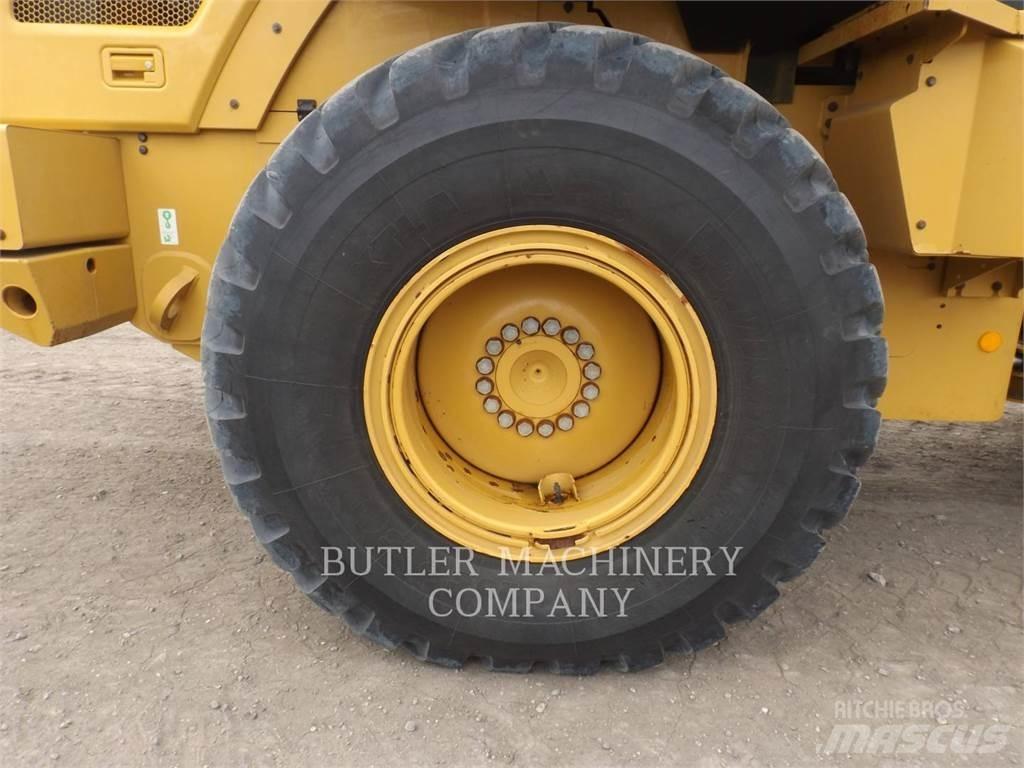CAT 930M Iekrāvēji uz riteņiem