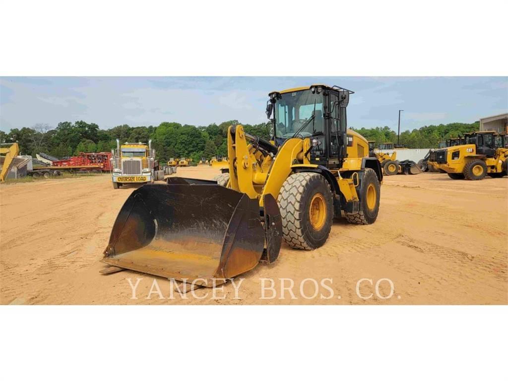 CAT 930M Iekrāvēji uz riteņiem