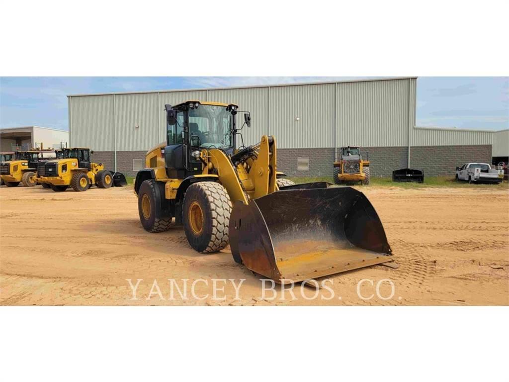 CAT 930M Iekrāvēji uz riteņiem