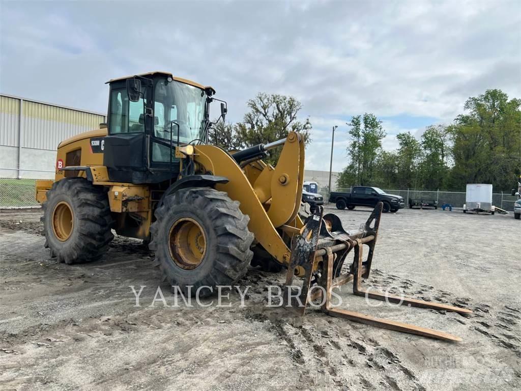CAT 930M Iekrāvēji uz riteņiem