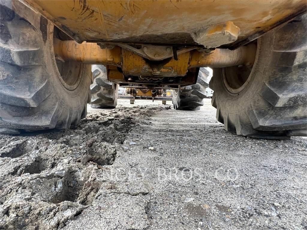 CAT 930M Iekrāvēji uz riteņiem