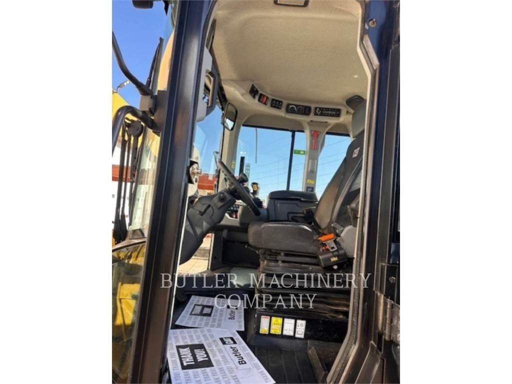 CAT 930M Iekrāvēji uz riteņiem