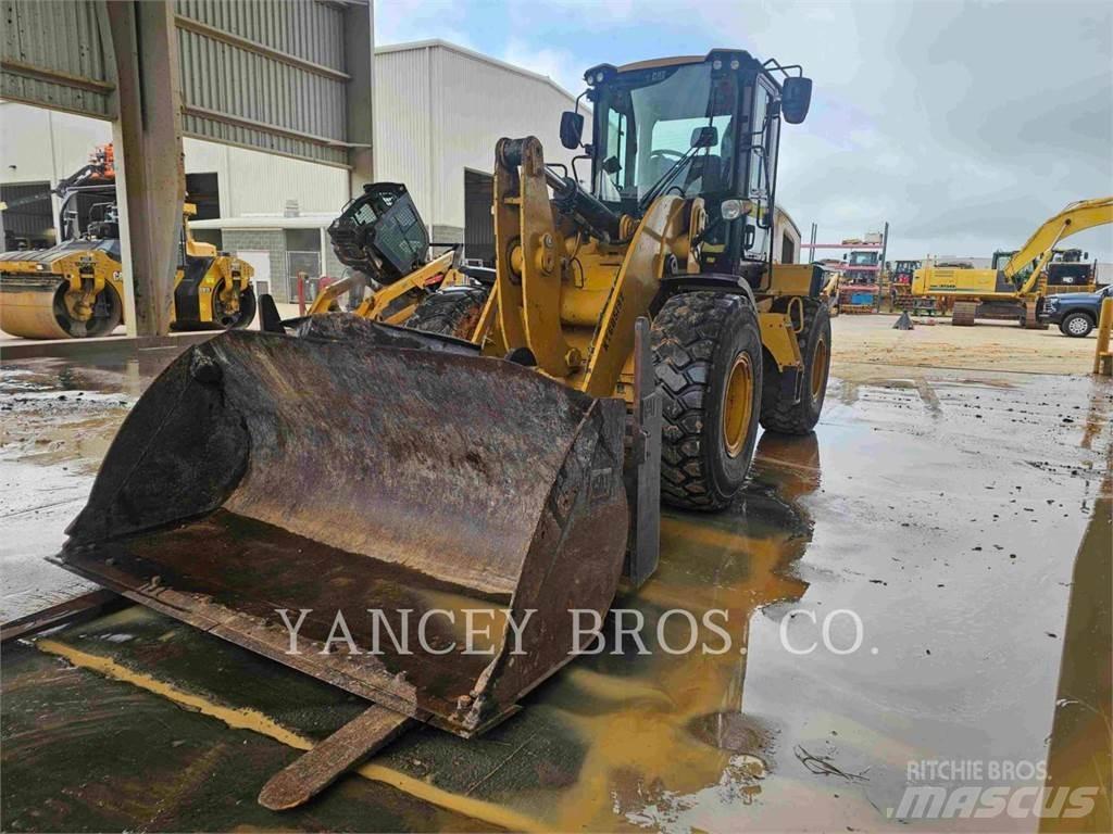 CAT 930M Iekrāvēji uz riteņiem