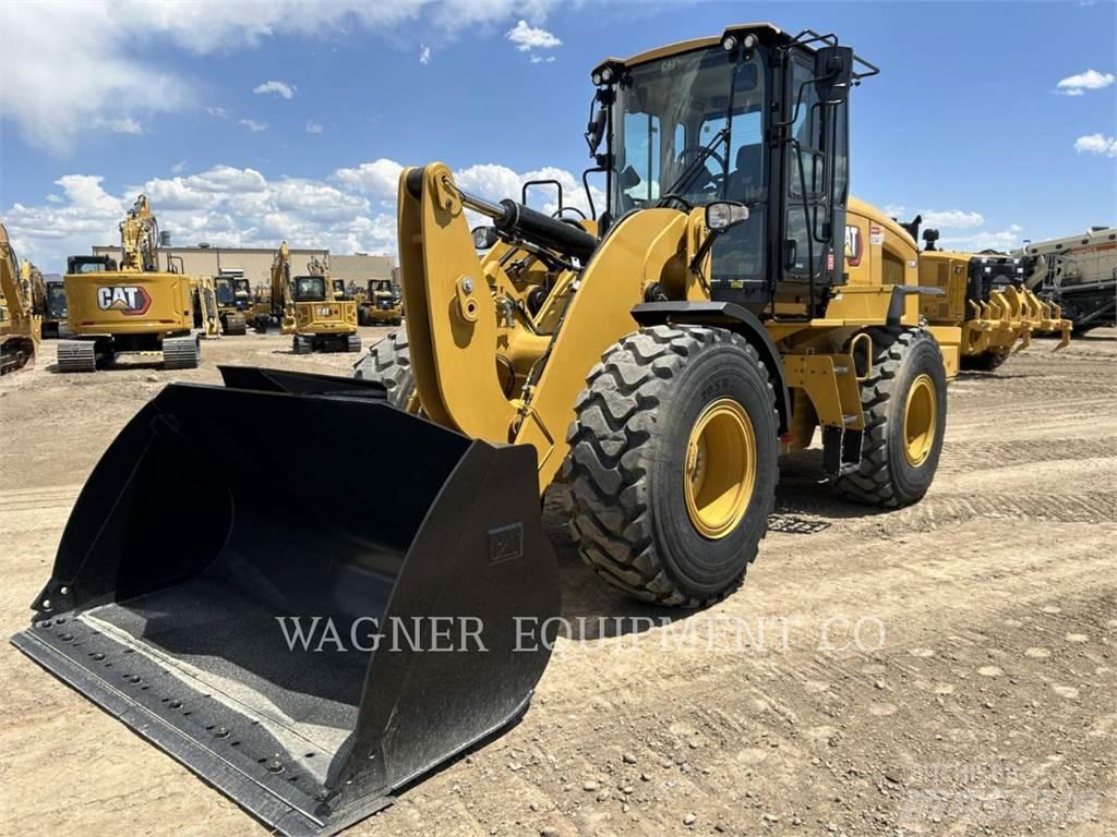 CAT 930M Iekrāvēji uz riteņiem