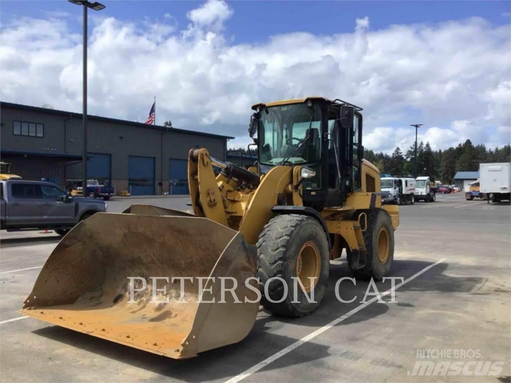 CAT 930M Iekrāvēji uz riteņiem