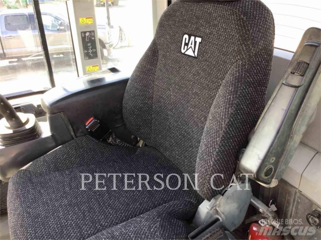 CAT 930M Iekrāvēji uz riteņiem
