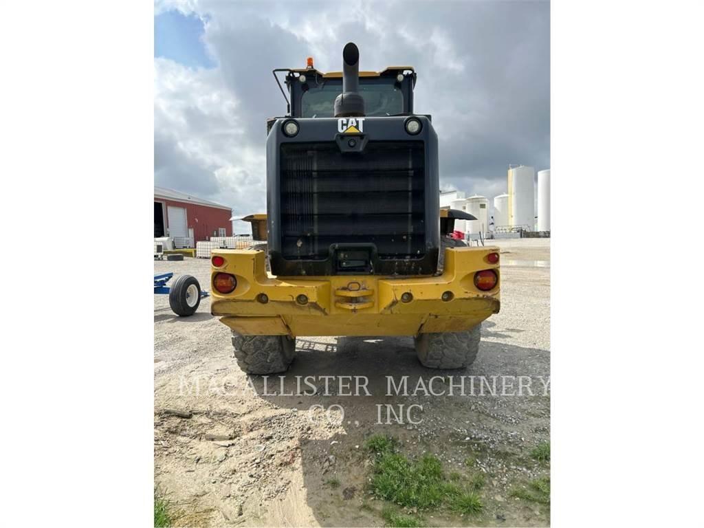 CAT 930M Iekrāvēji uz riteņiem