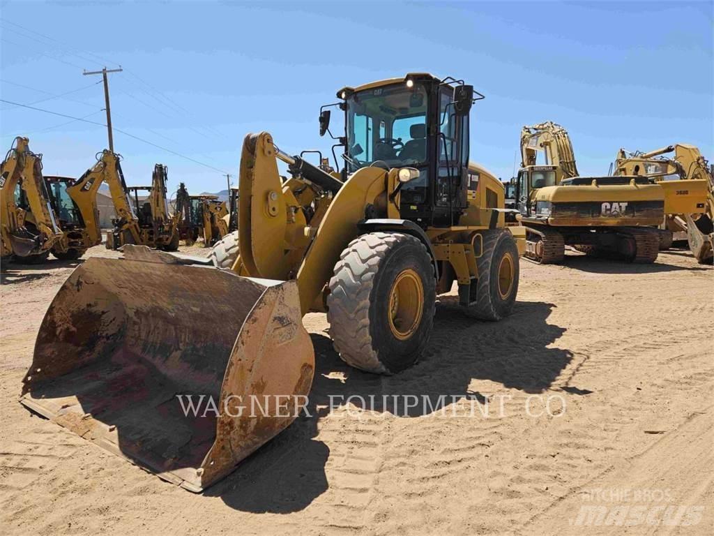 CAT 930M Iekrāvēji uz riteņiem