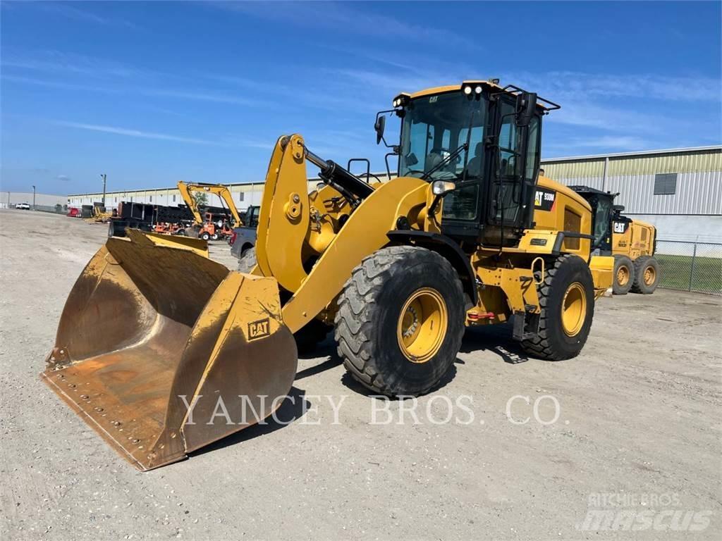 CAT 930M Iekrāvēji uz riteņiem