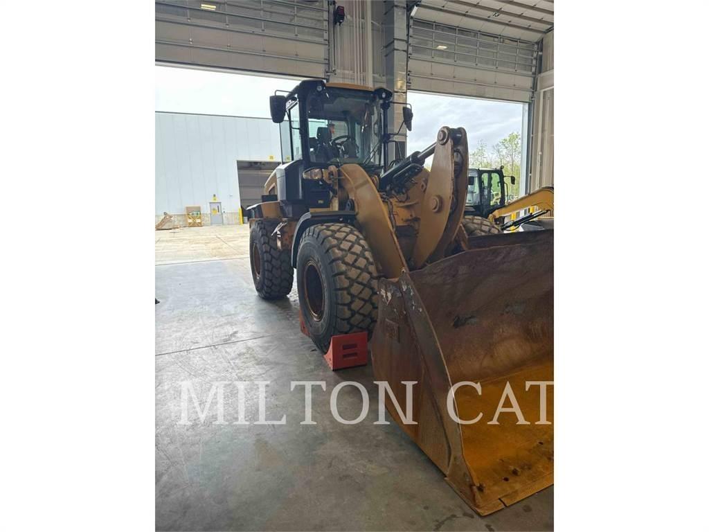 CAT 930M Iekrāvēji uz riteņiem