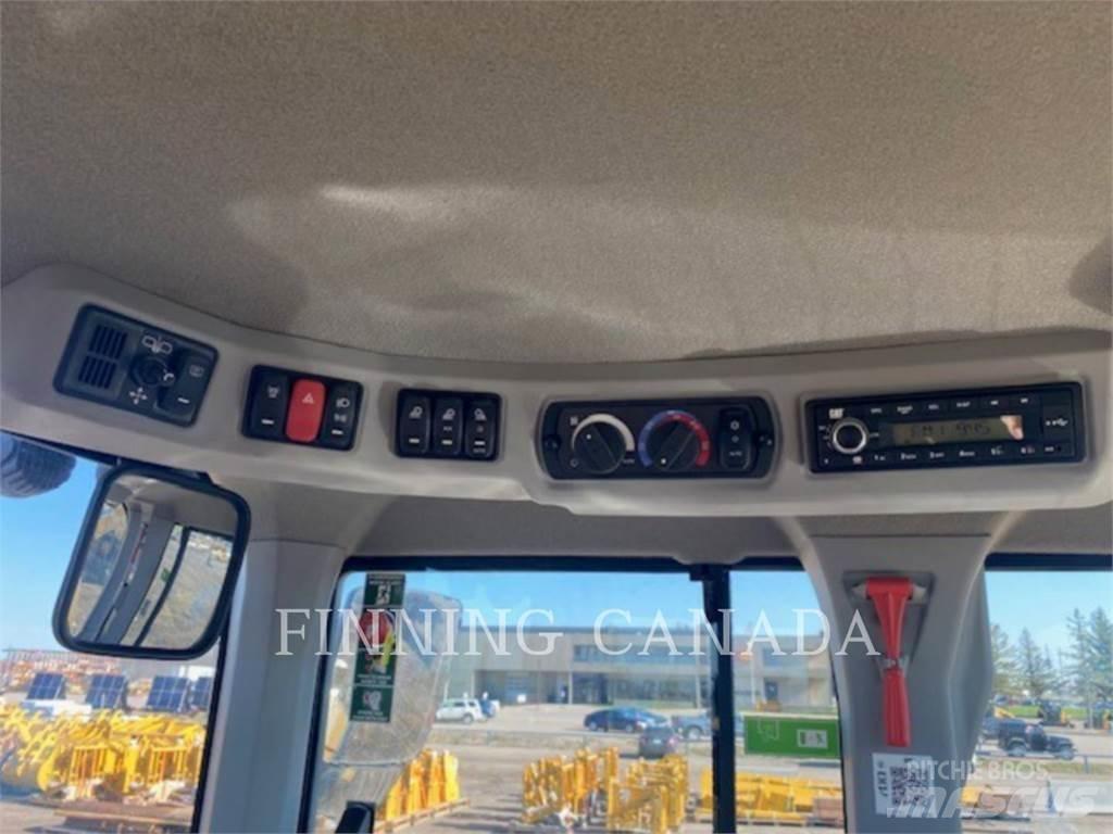 CAT 930M Iekrāvēji uz riteņiem