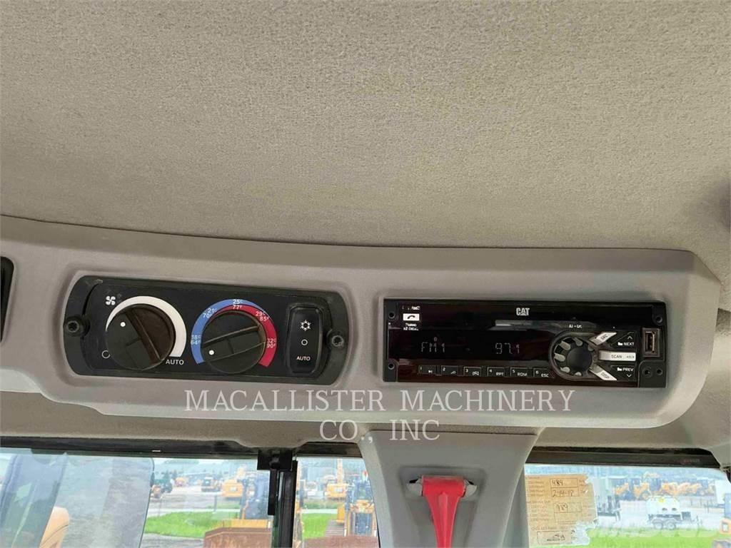 CAT 930M Iekrāvēji uz riteņiem