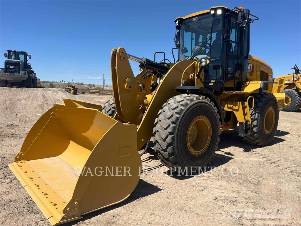 CAT 930M Iekrāvēji uz riteņiem