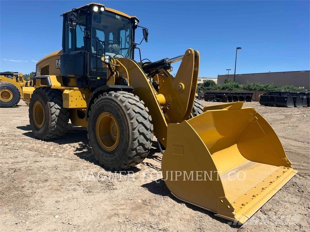 CAT 930M Iekrāvēji uz riteņiem