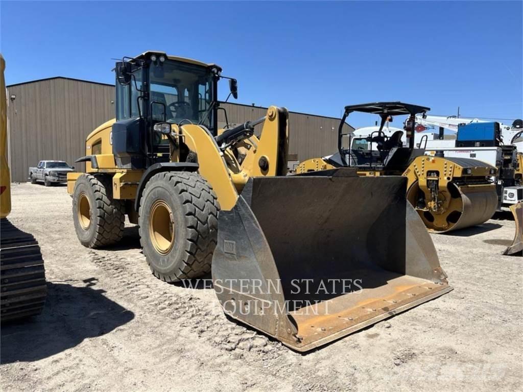 CAT 930M Iekrāvēji uz riteņiem