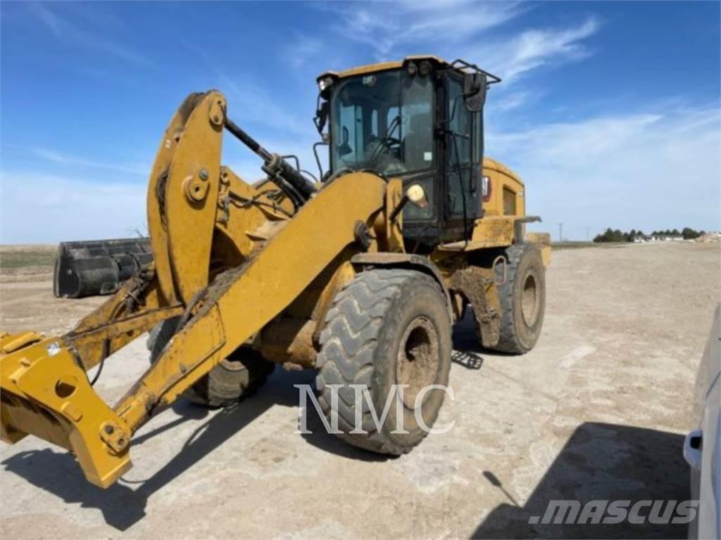 CAT 930M Iekrāvēji uz riteņiem