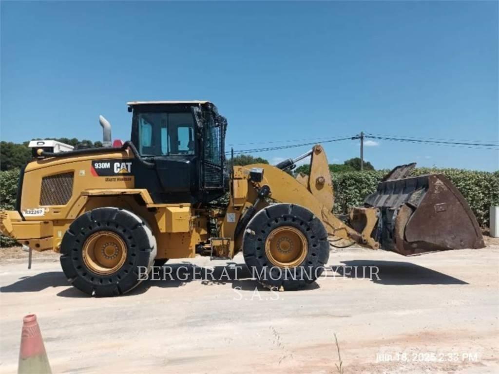 CAT 930M Iekrāvēji uz riteņiem