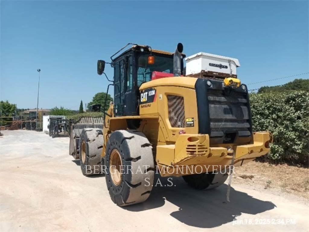 CAT 930M Iekrāvēji uz riteņiem