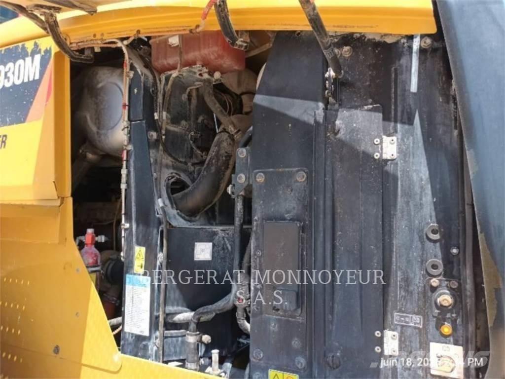 CAT 930M Iekrāvēji uz riteņiem