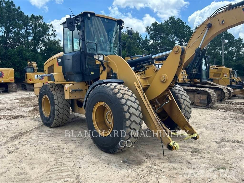 CAT 930M Iekrāvēji uz riteņiem